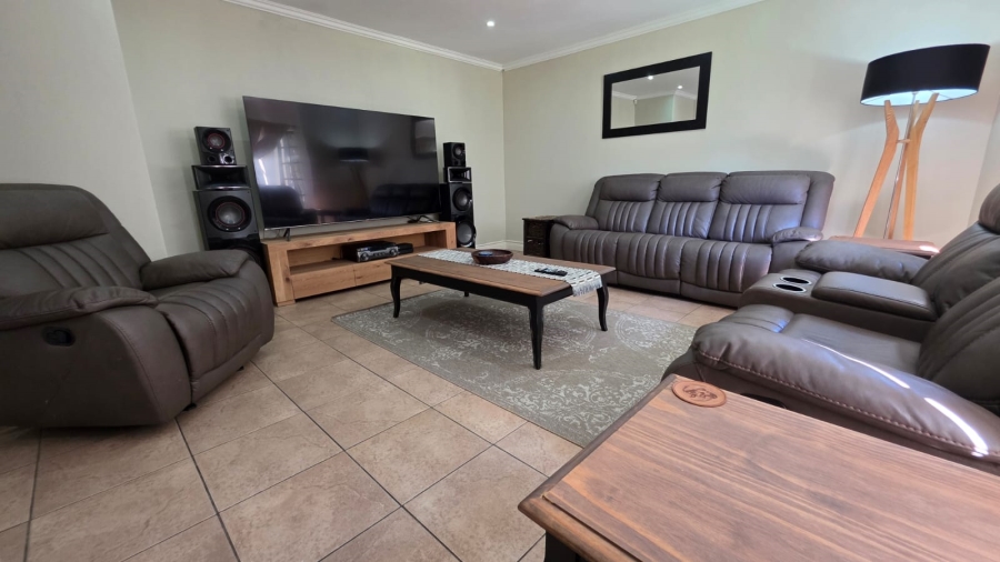 4 Bedroom Property for Sale in Heatherlands Western Cape